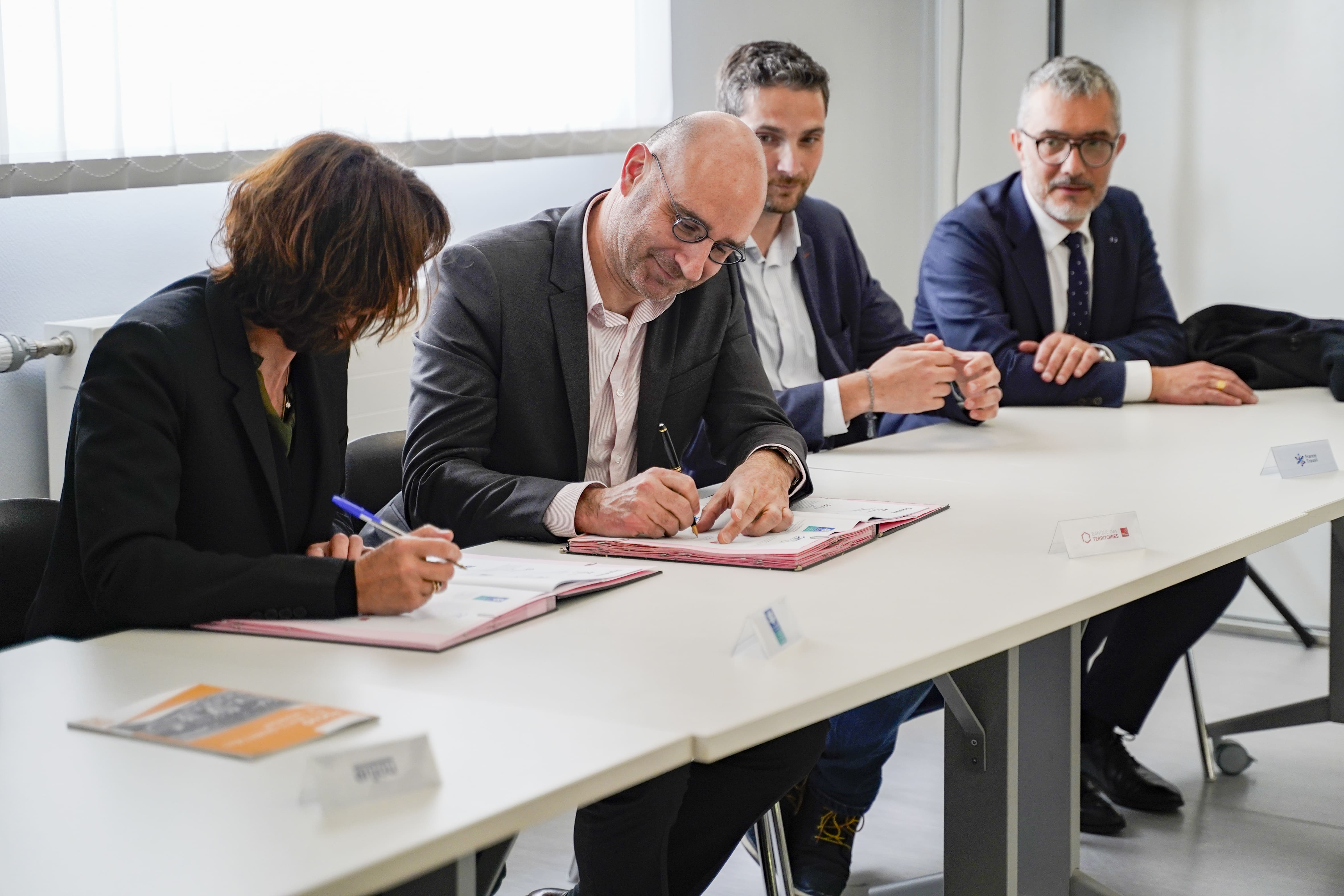 108 F.PETRY Saumur Contrat ville