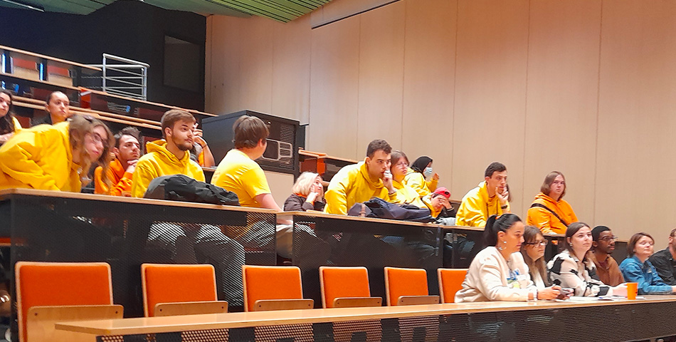 Des jeunes d'Unis Cit&eacute; &agrave; la rencontre de responsables d'entreprise