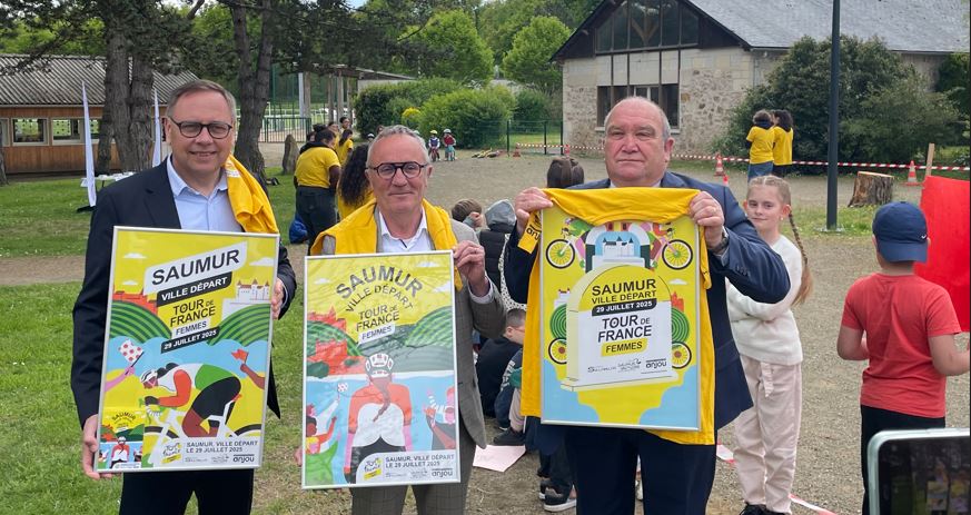 SAUMUR, VILLE D&Eacute;PART DU TOUR DE FRANCE FEMMES